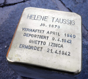 <p>HELENE TAUSSIG<br />
JG. 1879<br />
VERHAFTET APRIL 1940<br />
DEPORTIERT 9.4.1942<br />
GHETTO IZBICA<br />
ERMORDET 21.4.1942</p>
