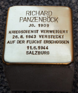 <p>RICHARD PANZENBÖCK<br />
JG. 1909<br />
KRIEGSDIENST VERWEIGERT<br />
26.8.1943 VERSTECKT<br />
AUF DER FLUCHT ERSCHOSSEN<br />
11.6.1944 IN SALZBURG</p>
